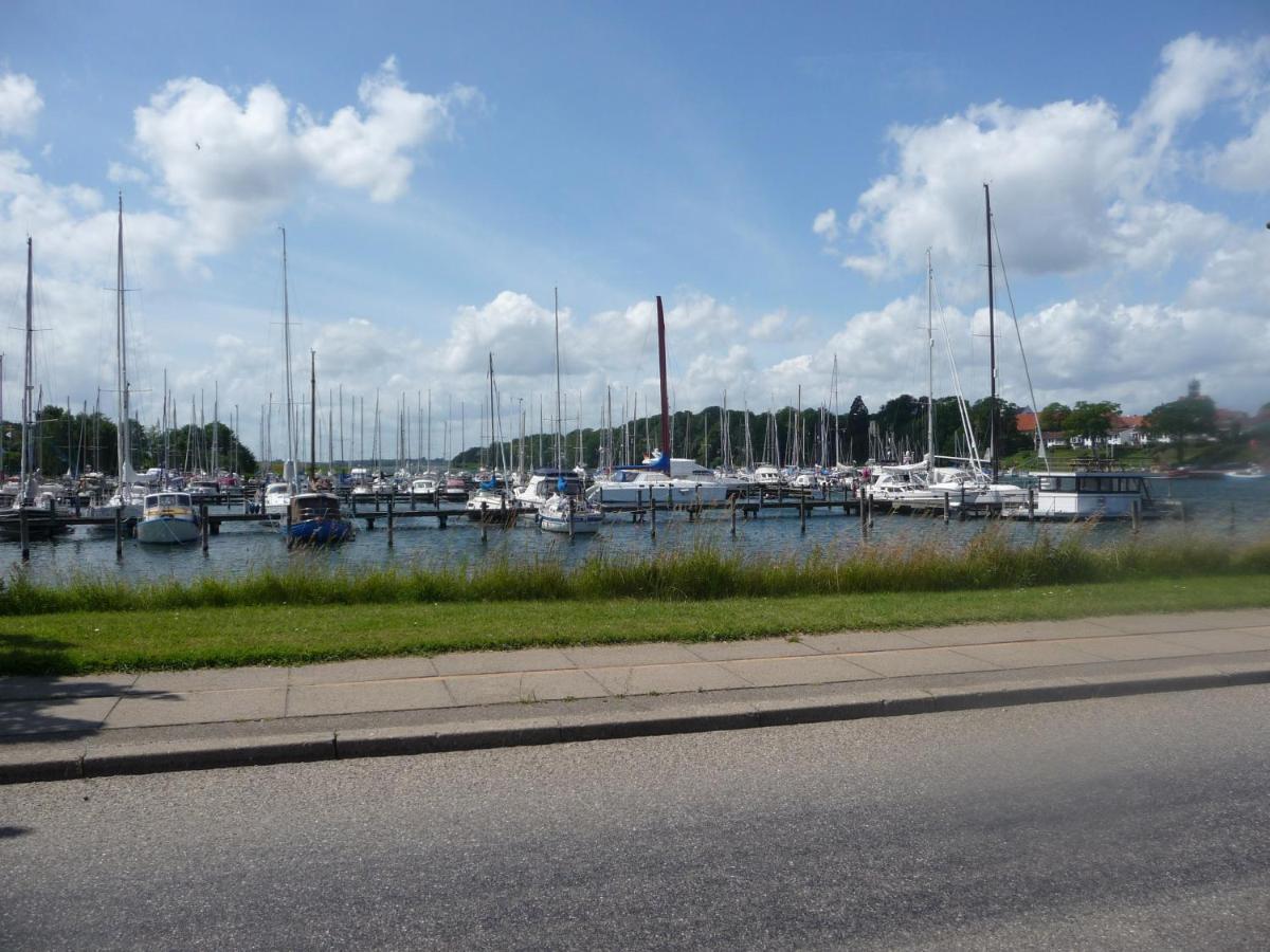 Vaerelse I Augustenborg I Stor Villa Luaran gambar